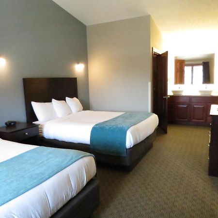 Edgewater Hotel And Suites Put-in-Bay Extérieur photo