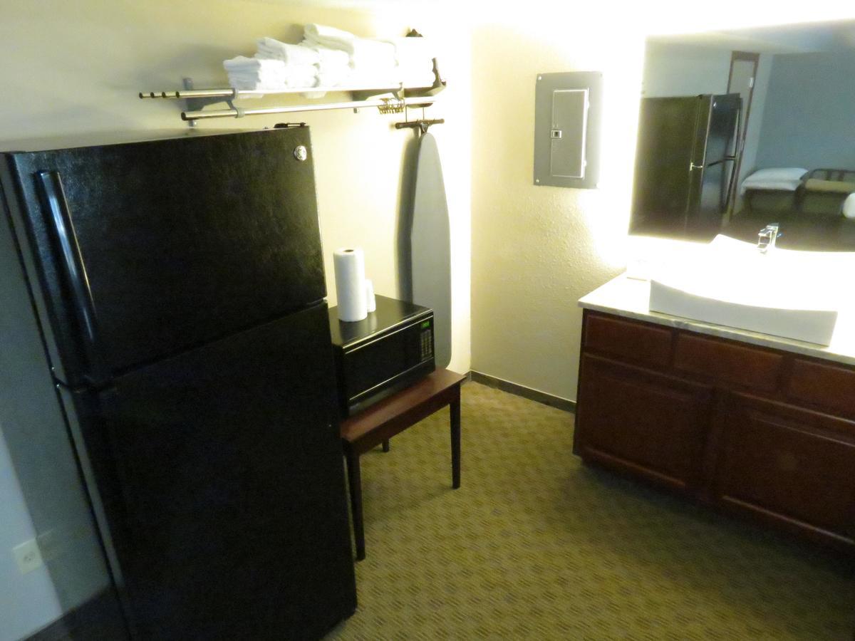 Edgewater Hotel And Suites Put-in-Bay Extérieur photo