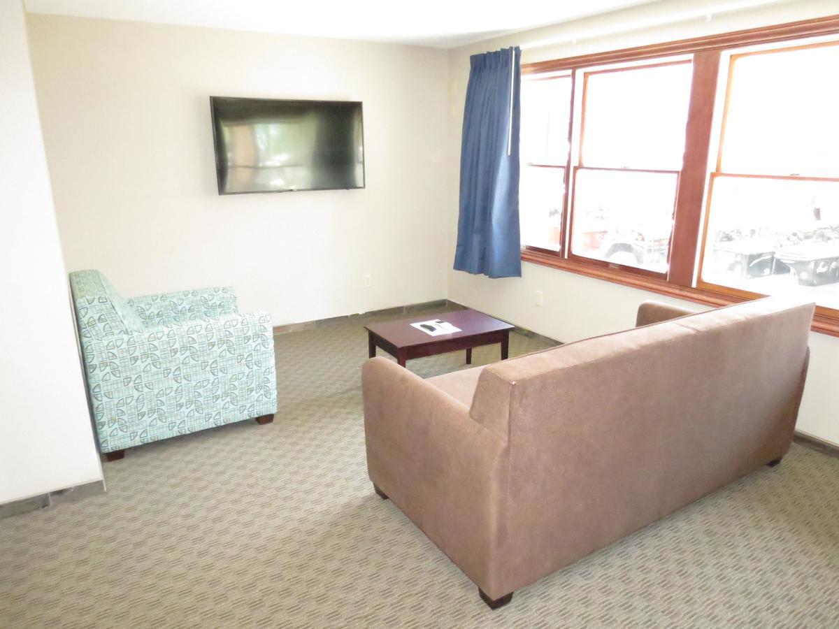 Edgewater Hotel And Suites Put-in-Bay Extérieur photo