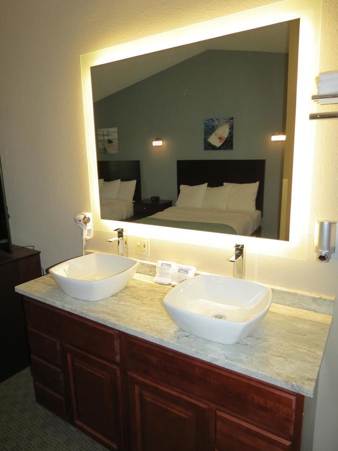 Edgewater Hotel And Suites Put-in-Bay Extérieur photo